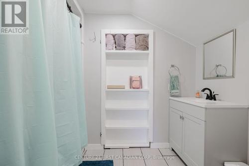 603 Erie Street, Warwick (Watford), ON - Indoor Photo Showing Bathroom