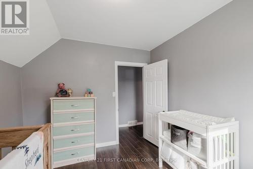 603 Erie Street, Warwick (Watford), ON - Indoor Photo Showing Bedroom