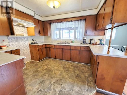 31-33 Anson Drive, Iroquois Falls, ON - Indoor Photo Showing Kitchen