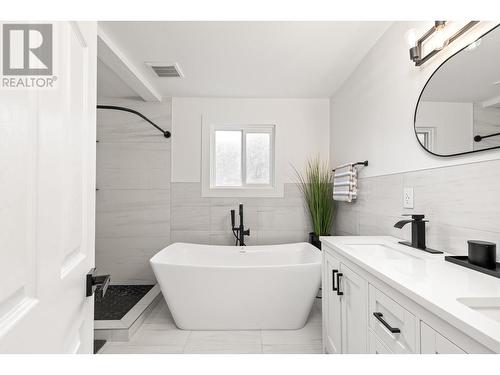 2196 Lynrick Road, Kelowna, BC - Indoor Photo Showing Bathroom