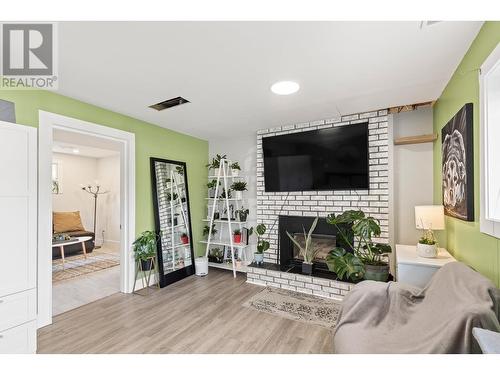 2196 Lynrick Road, Kelowna, BC - Indoor Photo Showing Living Room With Fireplace