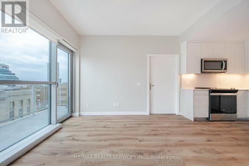 407 - 60 Frederick Street, Kitchener, ON - Indoor Photo Showing Kitchen