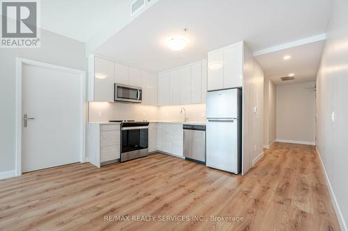 407 - 60 Frederick Street, Kitchener, ON - Indoor Photo Showing Kitchen