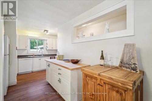 255 Brown Street, Gravenhurst, ON - Indoor Photo Showing Kitchen