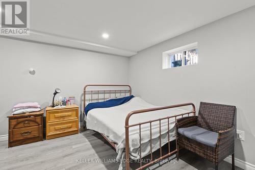 450 East 37Th Street, Hamilton, ON - Indoor Photo Showing Bedroom