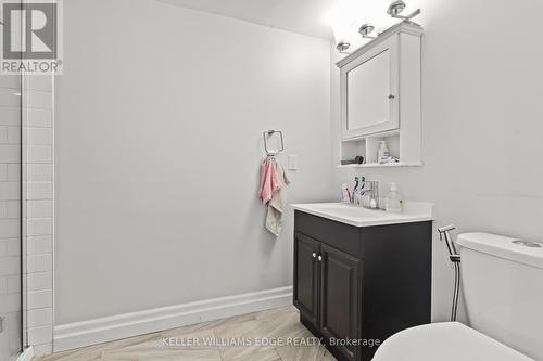 450 East 37Th Street, Hamilton, ON - Indoor Photo Showing Bathroom