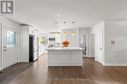 450 East 37Th Street, Hamilton, ON - Indoor Photo Showing Kitchen With Upgraded Kitchen