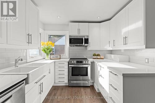 450 East 37Th Street, Hamilton, ON - Indoor Photo Showing Kitchen With Upgraded Kitchen