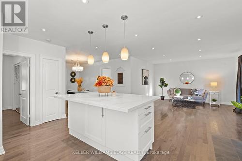 450 East 37Th Street, Hamilton, ON - Indoor Photo Showing Kitchen With Upgraded Kitchen