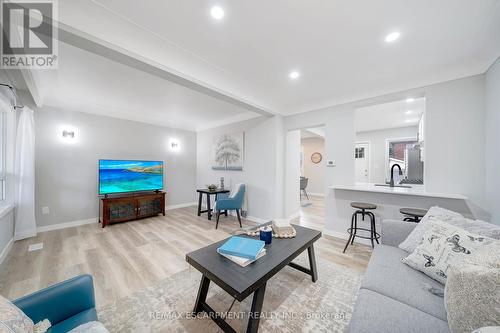 98 Cope Street, Hamilton, ON - Indoor Photo Showing Living Room