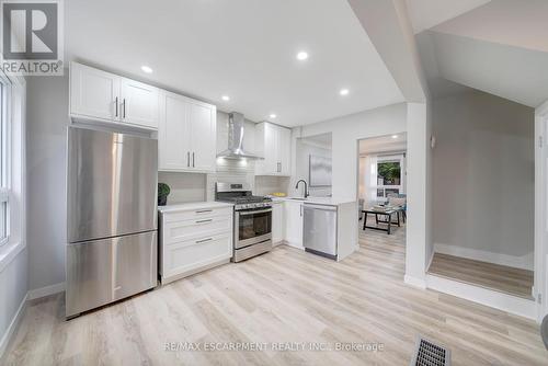 98 Cope Street, Hamilton, ON - Indoor Photo Showing Kitchen