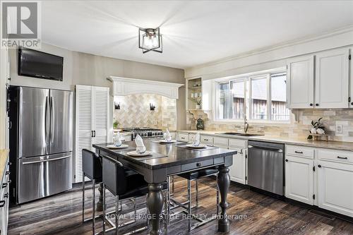 7956 Twenty Road, West Lincoln, ON - Indoor Photo Showing Kitchen