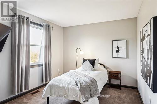 7956 Twenty Road, West Lincoln, ON - Indoor Photo Showing Bedroom