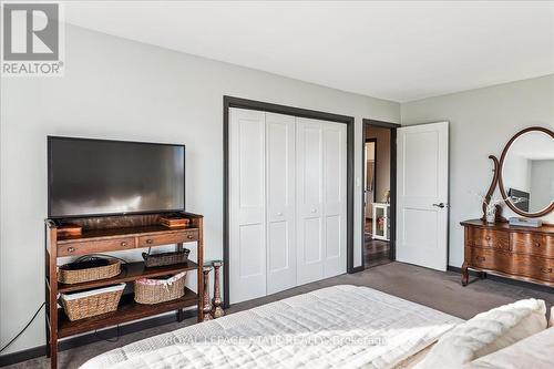 7956 Twenty Road, West Lincoln, ON - Indoor Photo Showing Bedroom