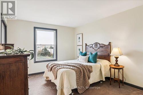 7956 Twenty Road, West Lincoln, ON - Indoor Photo Showing Bedroom