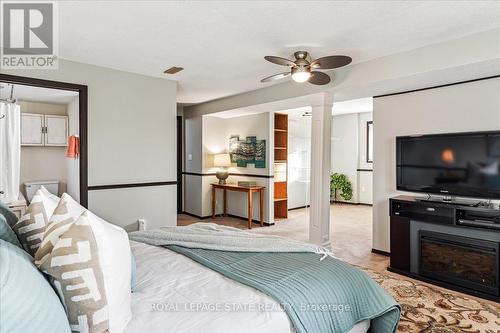 7956 Twenty Road, West Lincoln, ON - Indoor Photo Showing Bedroom