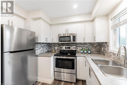 173 West 32Nd Street W, Hamilton, ON - Indoor Photo Showing Kitchen With Double Sink