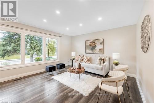 173 West 32Nd Street W, Hamilton, ON - Indoor Photo Showing Living Room