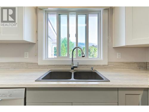 2472 Smid Road, West Kelowna, BC - Indoor Photo Showing Kitchen With Double Sink