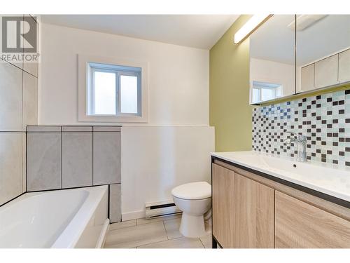 2472 Smid Road, West Kelowna, BC - Indoor Photo Showing Bathroom