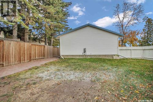 401 St Laurent Crescent, Saskatoon, SK - Outdoor