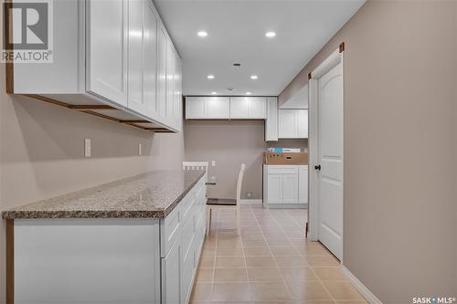 401 St Laurent Crescent, Saskatoon, SK - Indoor Photo Showing Kitchen