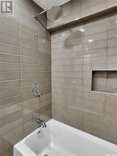 401 St Laurent Crescent, Saskatoon, SK - Indoor Photo Showing Bathroom