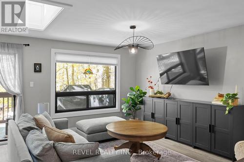 70 Huronwoods Drive, Oro-Medonte, ON - Indoor Photo Showing Living Room