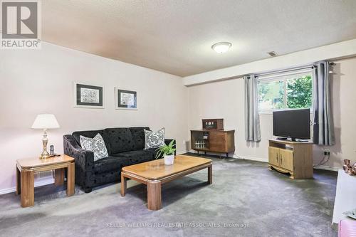 384 Centre Street N, Brampton, ON - Indoor Photo Showing Living Room