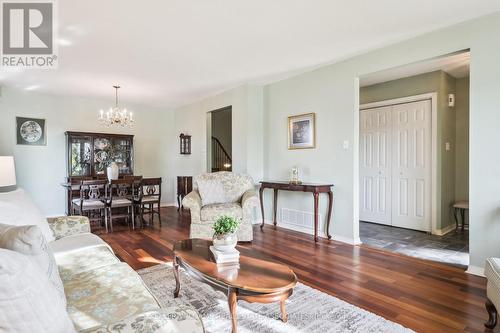 384 Centre Street N, Brampton, ON - Indoor Photo Showing Living Room