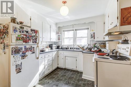 1239 De Quincy Crescent, Burlington, ON - Indoor Photo Showing Kitchen