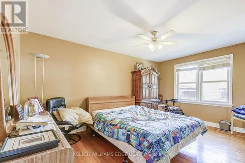 1239 De Quincy Crescent, Burlington, ON - Indoor Photo Showing Bedroom