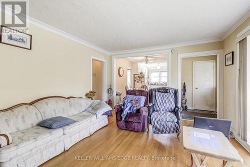 1239 De Quincy Crescent, Burlington, ON - Indoor Photo Showing Living Room