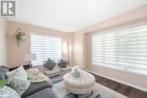 44 Kershaw Street, Brampton, ON - Indoor Photo Showing Living Room