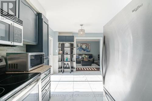 44 Kershaw Street, Brampton, ON - Indoor Photo Showing Kitchen