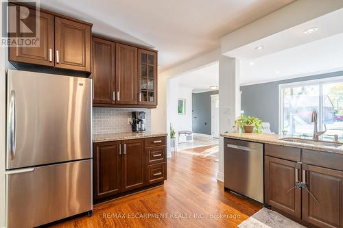 1463 Augustine Drive, Burlington, ON - Indoor Photo Showing Kitchen