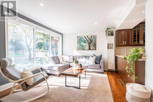 1463 Augustine Drive, Burlington, ON - Indoor Photo Showing Living Room