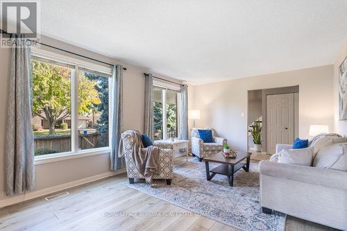 5039 Stenzel Court, Lincoln, ON - Indoor Photo Showing Living Room