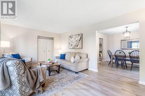 5039 Stenzel Court, Lincoln, ON - Indoor Photo Showing Living Room