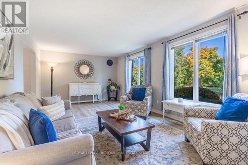 5039 Stenzel Court, Lincoln, ON - Indoor Photo Showing Living Room