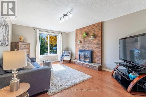 5039 Stenzel Court, Lincoln, ON - Indoor Photo Showing Living Room With Fireplace