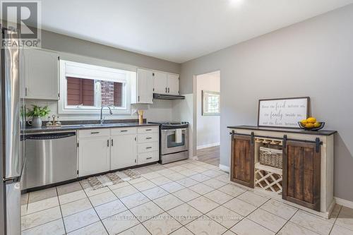 5039 Stenzel Court, Lincoln, ON - Indoor Photo Showing Kitchen