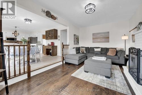 117 Olive Street, Grimsby, ON - Indoor Photo Showing Living Room