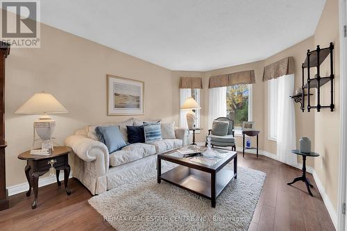 117 Olive Street, Grimsby, ON - Indoor Photo Showing Living Room