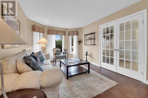 117 Olive Street, Grimsby, ON - Indoor Photo Showing Living Room