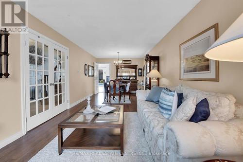 117 Olive Street, Grimsby, ON - Indoor Photo Showing Living Room