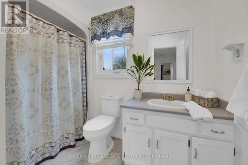 117 Olive Street, Grimsby, ON - Indoor Photo Showing Bathroom