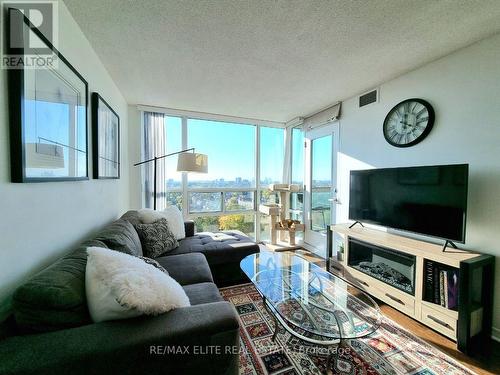 1709 - 503 Beecroft Road, Toronto, ON - Indoor Photo Showing Living Room