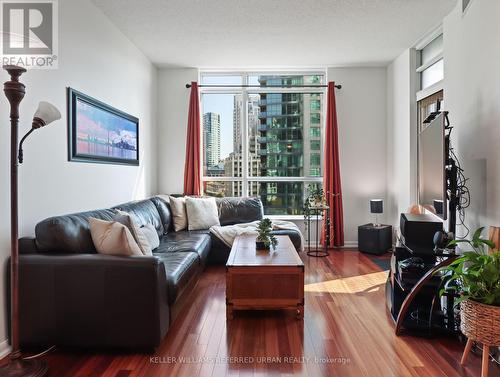 705 - 219 Fort York Boulevard, Toronto, ON - Indoor Photo Showing Living Room