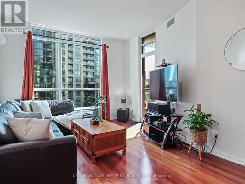 705 - 219 Fort York Boulevard, Toronto, ON - Indoor Photo Showing Living Room